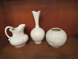lot 87 image: VNTG LENOX PORCELAIN CREAMER, LENOX PORCELAIN BUD VASE, LENOX PORCELAIN ROSES GINGER JAR