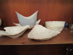 lot 90 image: 2 THE LENNOX ROSE BLOSSOM BOWL 24K GOLD TRIM DISH, VNTG LENOX PORCELAIN DOVE 1980s GOLD TRIM, LENOX TRIAD COLLECTION TRIANGLE SHAPED SERVING DISH 24K GOLD TRIM,RARE VNTG LENOX TEAL CRESCENT VASE &amp LENOX BOAT SHAPED CANDY DISH