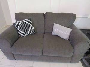 lot 14 image: COMFORTABLE CORDUROY 2 CUSHION COUCH, DECOR PILLOWS INCL.