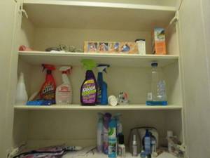lot 130 image: CONTENTS OF MASTER BATHROOOM