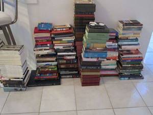lot 117 image: HUGE LOT OF BOOKS