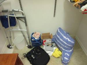 lot 134 image: WALKER, BREG POLAR CARE CUBE, ELECTRIC BACK MASSAGING CHAIR CUSHION, PACKAGES OF UNOPENED MAKE UP WIPES, LOUNGEREADING PILLOW