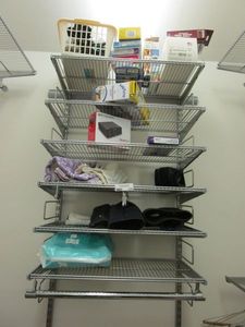 lot 133 image: MED SPEC KNEE BRACE, DORSAL 2 POST OF BOOT, HAIR CLIPS, MANY BOXES EMPTY