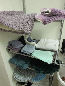 lot 137 image: TOWELS, BATHMATS, SEAT COVERS