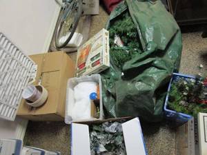 lot 173 image: XMAS DECORATIONS, LARGE FAUX XMAS TREE, 20X25X5 AC FILTER, BACHMAN NORTHPOLE EXPRESS TRAIN SET IN BOX