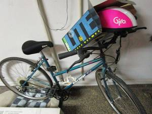 lot 174 image: WOMENS BICYCLE RALEIGH USA TALON CX W GEL SEAT, TREK USA GIRO LITE BICYCLE HELMET PINK