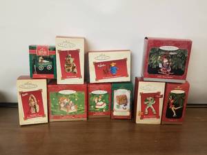 lot 31 image: Hallmark Christmas ornaments