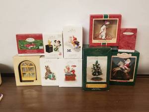 lot 32 image: Hallmark Christmas ornaments