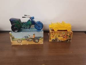 lot 37 image: Avon after shave bottles - Road Runner Trike and Model A