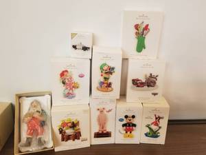 lot 38 image: Hallmark Christmas ornaments
