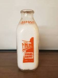 lot 39 image: Evans Dairy - Syracuse, New York - glass quart milk bottle with lid