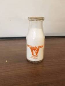 lot 43 image: Hillside - Buffalo, New York -  Milk half pint glass milk bottle with lid