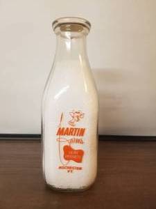 lot 59 image: Martin Farms Dairy Products - Rochester, Vermont -  quart glass milk bottle with lid