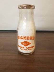 lot 66 image: Diamond Dairy Farms -Salem New Hampshire - glass half pint milk bottle with lid