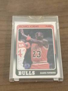 lot 104 image: 1989 Fleer Michael Jordan basketball card #17