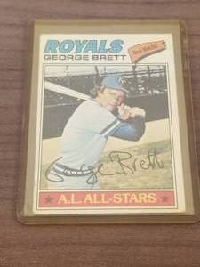 lot 128 image: 1977 Topps George Brett baseball card #580
