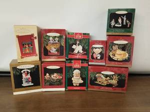 lot 183 image: Hallmark Christmas Ornaments