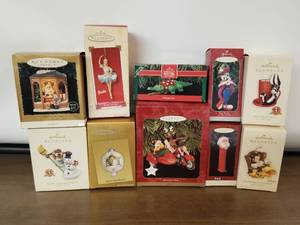 lot 185 image: Hallmark Christmas Ornaments