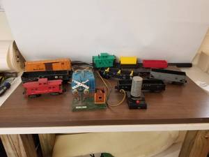 lot 207 image: Selection of train items