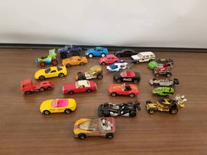 lot 210 image: Selection of Hot Wheels and others