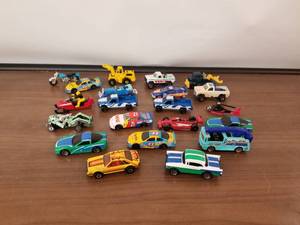 lot 211 image: Selection of Hot Wheels and others