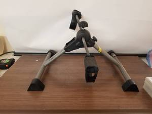lot 228 image: Golds Gym exercise machine