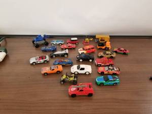 lot 261 image: Selection of Hot Wheels and others
