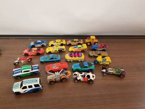 lot 262 image: Selection of Hot Wheels and others