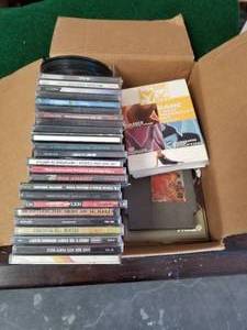 lot 266 image: Selection of CDs