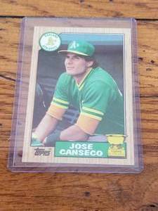 lot 41 image: 1987 Topps - Jose Canseco Rookie card #620