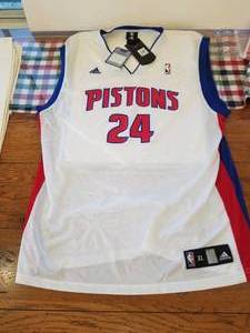 lot 45 image: Detroit Pistons Jersey-XL-never worn- #24 McDyess - with autograph - Authenticity unknown
