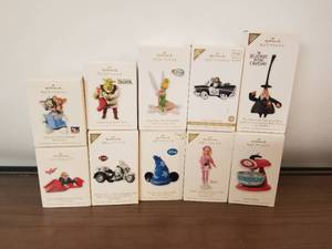lot 70 image: Hallmark Christmas ornaments