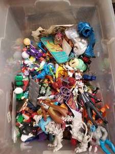 lot 95 image: Generous selection of action figures and toy collectibles