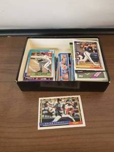 lot 123 image: Selection of Baseball cards