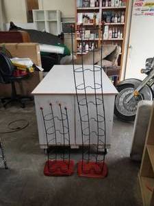 lot 179 image: Wood and metal home decor. racks - 27 and 52