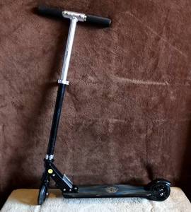 lot 7 image: MADD GEAR FOLD UP SCOOTER - GOOD CONDITION
