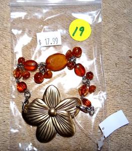 lot 19 image: GANZ CHANGEABLES BRACELET FLOWER - NEW RETAIL $17.99