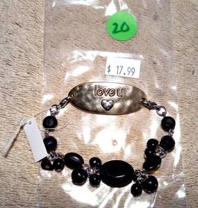 lot 20 image: GANZ CHANGEABLES BRACELET LOVE U - NEW RETAIL $17.99