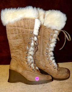 lot 24 image: WOMENS FUR TOP HIGH BOOTS - SIZE 7 12 - VG COND.