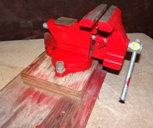 lot 31 image: 10 INCH TABLE VICE - READY TO MOUNT - GOOD WORKING CONDITION