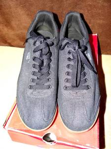 lot 42 image: PUMA - MENS ROMA DENIM GUM 2  STEEL GRAY - LIKE NEW - MENS SIZE 12