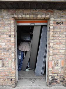 lot 46 image: B004 - 6 X 10 DELINQUENT STORAGE SELL OFF - KING SIZE BED, HEADBOARD, FRAME, ASSORTED BAGS