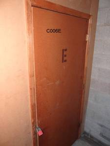 lot 47 image: C006E - 5 X 5 DELINQUENT STORAGE SELL OFF - GYM EQUIPMENT, PERSONAL EFFECTS