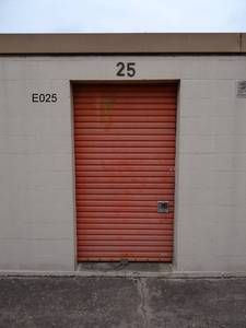 lot 49 image: E025 - 8 X 10 DELINQUENT STORAGE SELL OFF - ASSORTED HOUSEHOLD, BOXES, TVs, VAC & MORE