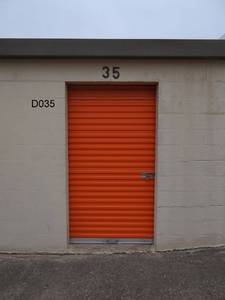lot 50 image: D035 - 10 X 10 DELINQUENT STORAGE SELL OFF - BOXES, BEDDING,  & MORE