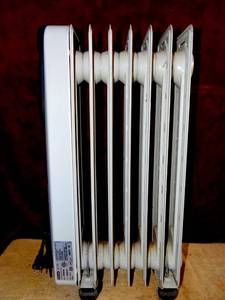 lot 83 image: DeLonghi EW6507W Safeheat 1500W Portable Oil-Filled Radiator with Patented Thermal Slots - White