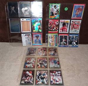 lot 89 image: ASSORTED LOT OF SLEEVED SPORTCARDS - SOME BIG STARS HERE