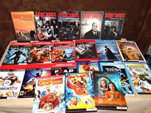 lot 90 image: LARGE COLLECTION OF BLOCKBUSTER DISPLAY CARDS - BOTH MOVIE & GAMING THEMED
