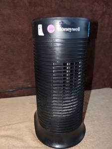 lot 114 image: Honeywell DH-HPA060 Allegen Tower Remover,  Black