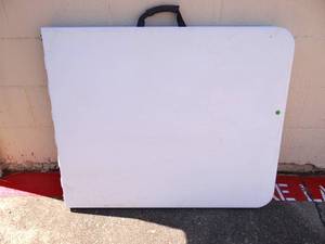 lot 80 image: COSCO 6 FOOT FOLDING TABLE WITH ADJUSTABLE LEGS - EXCELLENT CONDITION